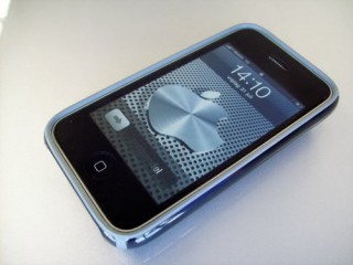 iphone-batwing-black-candyshell-02