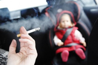 vietato-fumare-bambini-in-auto1