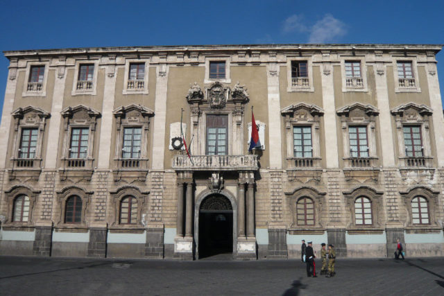 PalazzoDegliElefanti-Municipio_di_Catania