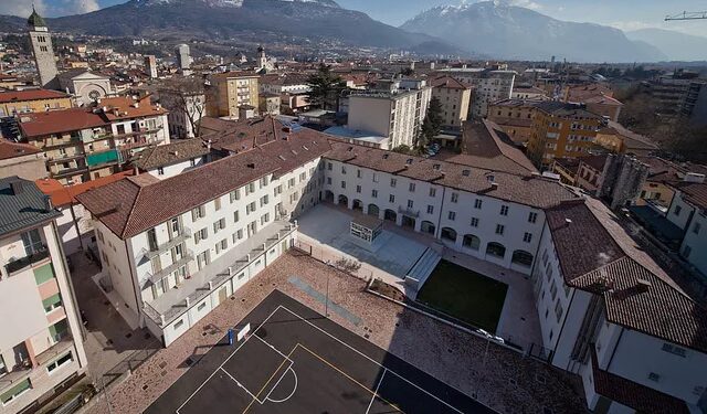6350082410_d111d29471_z - Liveuniversity