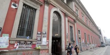 Un'immagine dell'universita Statale di Milano, 31 gennaio 2013. Allarme per l'università italiana. In dieci anni gli immatricolati sono scesi da 338.482 (anno accademico 2003-2004) a 280.144 (2011-2012), con un calo di 58.000 studenti (-17%); come se in un decennio fosse scomparso un intero ateneo di grandi dimensioni come la Statale di Milano. ANSA/DANIEL DAL ZENNARO