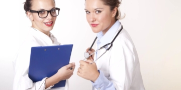 Two young attractive female doctors - Liveuniversity