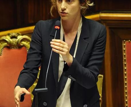 Il Ministro Marianna Madia, in aula del Senato per la riforma della pubblica amministrazione, Roma, 29 aprile 2015. ANSA/ GIORGIO ONORATI