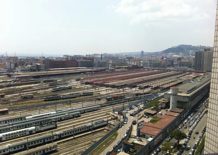 Napoli_Centrale_railway_station_(aerial_view) - Liveuniversity