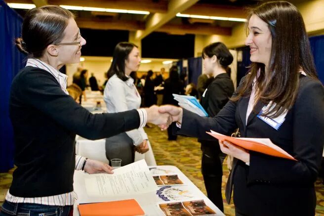 career-fair-handshake-1 - Liveuniversity