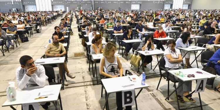 12/06/2014 Bari, Concorso pubblico per l'assunzione di 200 funzionari presso la Regione Puglia. L'organizzazione del concorso è stata affidata a Formez PA.
