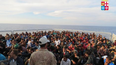 barcone con migranti a Pozzallo