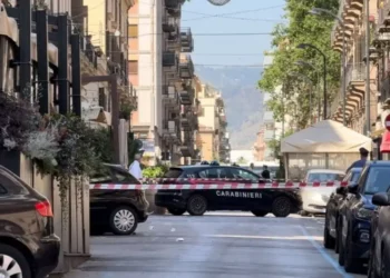 Palermo, rissa in centro sfocia in sparatoria: 21enne ferita alla testa in via La Lumia