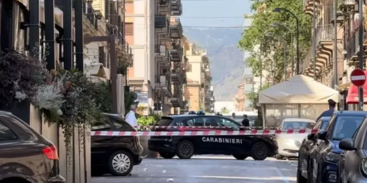 Palermo, rissa in centro sfocia in sparatoria: 21enne ferita alla testa in via La Lumia