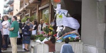Palermo non dimentica: centinaia di persone sotto l’Albero Falcone nel ricordo di Capaci