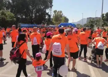 Oltre 6000 partecipanti alla StraPapà di Palermo: una marea arancione invade la città