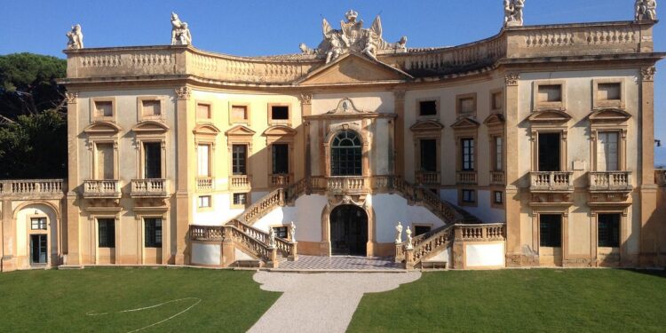 Effetto “Houdini” in Sicilia: Dua Lipa sposa Callum Turner a Villa Valguarnera, è caccia ai VIP a Palermo