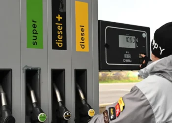 Benzina e Diesel d’oro: la Sicilia è la più cara d’Italia. E per i pendolari palermitani è una vera stangata