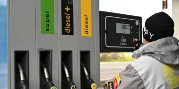 Benzina e Diesel d’oro: la Sicilia è la più cara d’Italia. E per i pendolari palermitani è una vera stangata