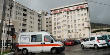 Palermo, caos al Pronto Soccorso del Cervello: sfondata la porta e infermieri accerchiati
