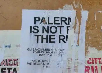 «Palermo is not for rent»: i manifesti della protesta contro le strade blindate per il matrimonio di Dua Lipa