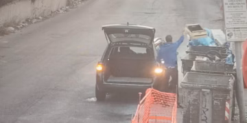 Palermo, pugno duro contro i “furbetti dei rifiuti”: droni e telecamere incastrano gli incivili, scattano centinaia di multe