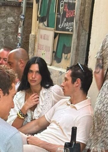 Dua Lipa in giro per le strade di Palermo
