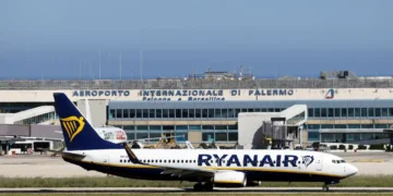 aereo ryanar in partenza da aeroporto di Palermo