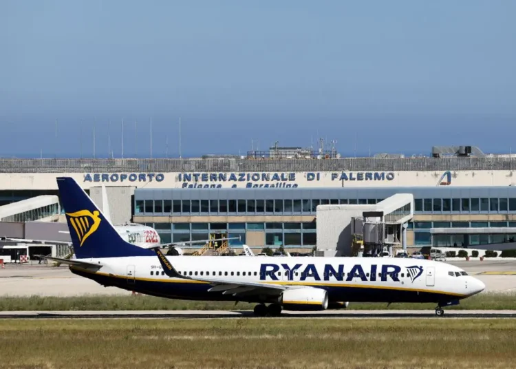aereo ryanar in partenza da aeroporto di Palermo
