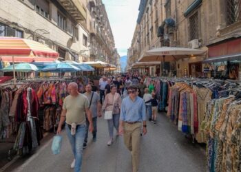 Palermo, prorogato di un anno il blocco a nuove botteghe alimentari e distributori nel Centro Storico