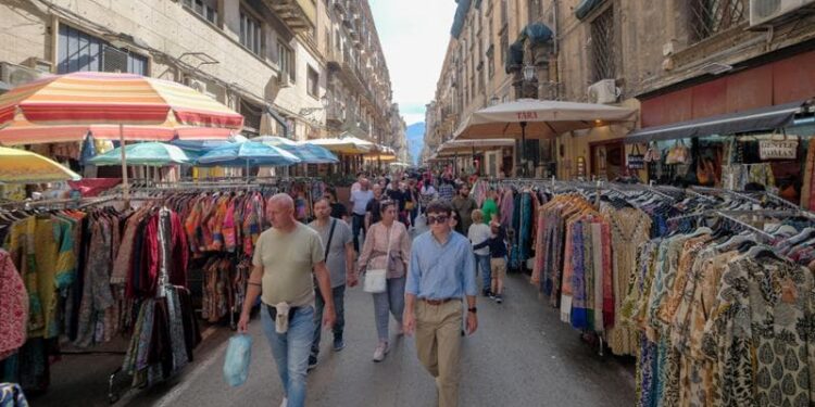 Palermo, prorogato di un anno il blocco a nuove botteghe alimentari e distributori nel Centro Storico