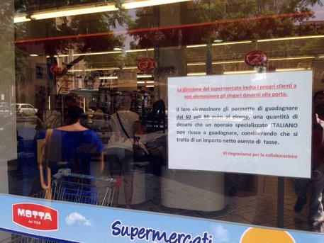 supermercato non date soldi a rom guadagnano 80euro a giorno