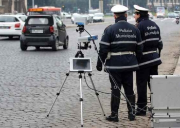 WCENTER 0SKBBISDLC                © Roberto Monaldo / LaPresse 18-01-2010 Roma Interni Attività operativa della Polizia Municipale Nella foto Autovelox   © Roberto Monaldo / LaPresse 18-01-2010 Rome Operational activities of the Municipal Police