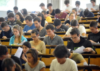 Foto Matteo Corner - LaPressecronacaMilano 4 09 2012 Esame di ammissione alla facoltà di medicina all'università statale di  Milano Nella Foto un momento del Test