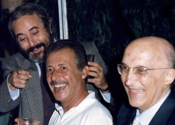 Antonino Caponnetto, capo dell'Ufficio Istruzione di Palermo,  con i giudici Giovanni Falcone e Paolo Borsellino negli anni intensi dell'attivita' del pool antimafia in un'immagine del 1986. ANSA / ARCHIVIO FAMIGLIA BORSELLINO