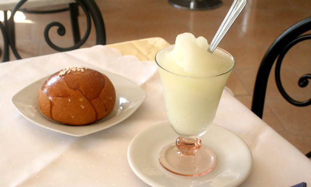 granita limone e brioscia