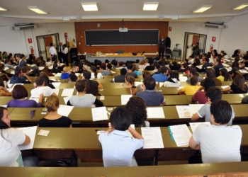 Foto Matteo Corner - LaPressecronacaMilano 4 09 2012 Esame di ammissione alla facoltà di medicina all'università statale di  Milano Nella Foto un momento del Test