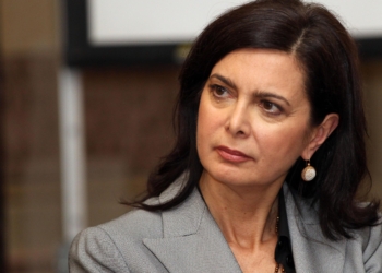 Il presidente della Camera dei Deputati Laura Boldrini in u'immagine del 20 Maggio 2013. "Per ogni fabbrica che chiude e per ogni impresa che trasferisce la produzione all'estero, centinaia di famiglie precipitano nel disagio sociale e il nostro sistema economico diventa più povero e più debole nella competizione internazionale".Lo scrive Laura Boldrini all'ad di Fiat,Marchionne parlando della crisi economica italiana.               ANSA/ELISABETTA BARACCHI