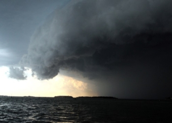 A strong storm hovers off Venice on August 26, 2012. AFP PHOTO / TIZIANA FABI        (Photo credit should read TIZIANA FABI/AFP/GettyImages)