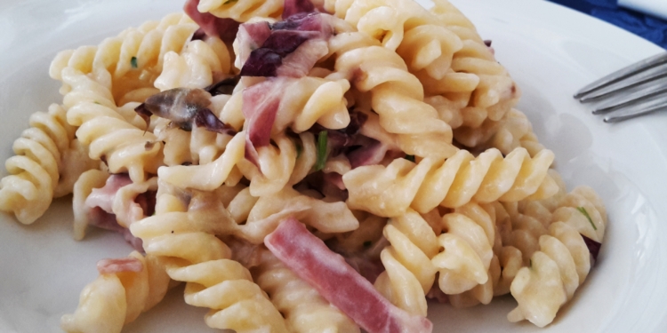 fusilli panna radicchio speck