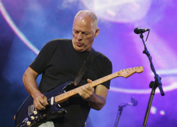 LONDON - JULY 02:  Dave Gilmour from the band Pink Floyd on stage at "Live 8 London" in Hyde Park on July 2, 2005 in London, England.  The free concert is one of ten simultaneous international gigs including Philadelphia, Berlin, Rome, Paris, Barrie, Tokyo, Cornwall, Moscow and Johannesburg. The concerts precede the G8 summit (July 6-8) to raising awareness for MAKEpovertyHISTORY.  (Photo by MJ Kim/Getty Images)