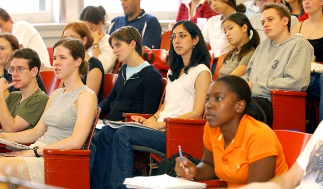 004 studenti in classe