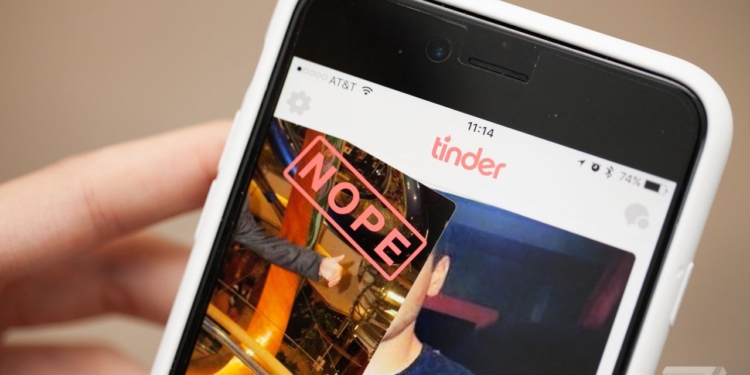 tinder app stock dec2015 verge 06 00