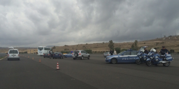 polizia stradale posto di blocco