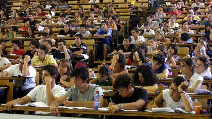 UNIVERSITÀ – Vuole cambiare ateneo, ma il padre gli fa causa