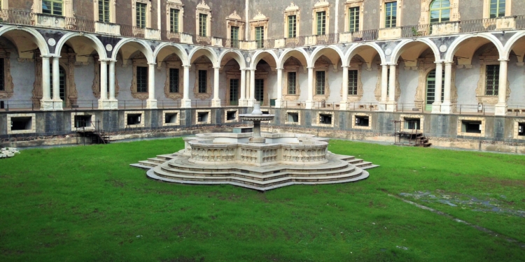 catania monastero benedettini chiostro interno