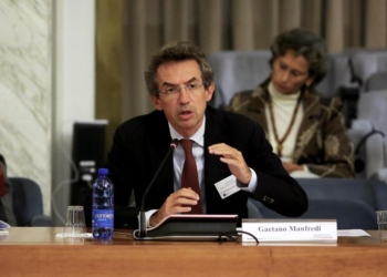 L'intervento di Gaetano Manfredi, Presidente della Conferenza dei Rettori delle Università italiane, durante la Riunione degli Addetti Scientifici al servizio del Sistema Paese organizzata dal Ministero degli Affari Esteri e della Cooperazione internazionale, Roma, 13 ottobre 2015. L'obiettivo della riunione e' fare 'Sistema' ancora meglio per promuovere le eccellenze italiane all'estero a 360 gradi. ANSA/FABIO CAMPANA