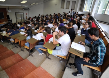 Foto Matteo Corner - LaPressecronacaMilano 4 09 2012 Esame di ammissione alla facoltà di medicina all'università statale di  Milano Nella Foto un momento del Test