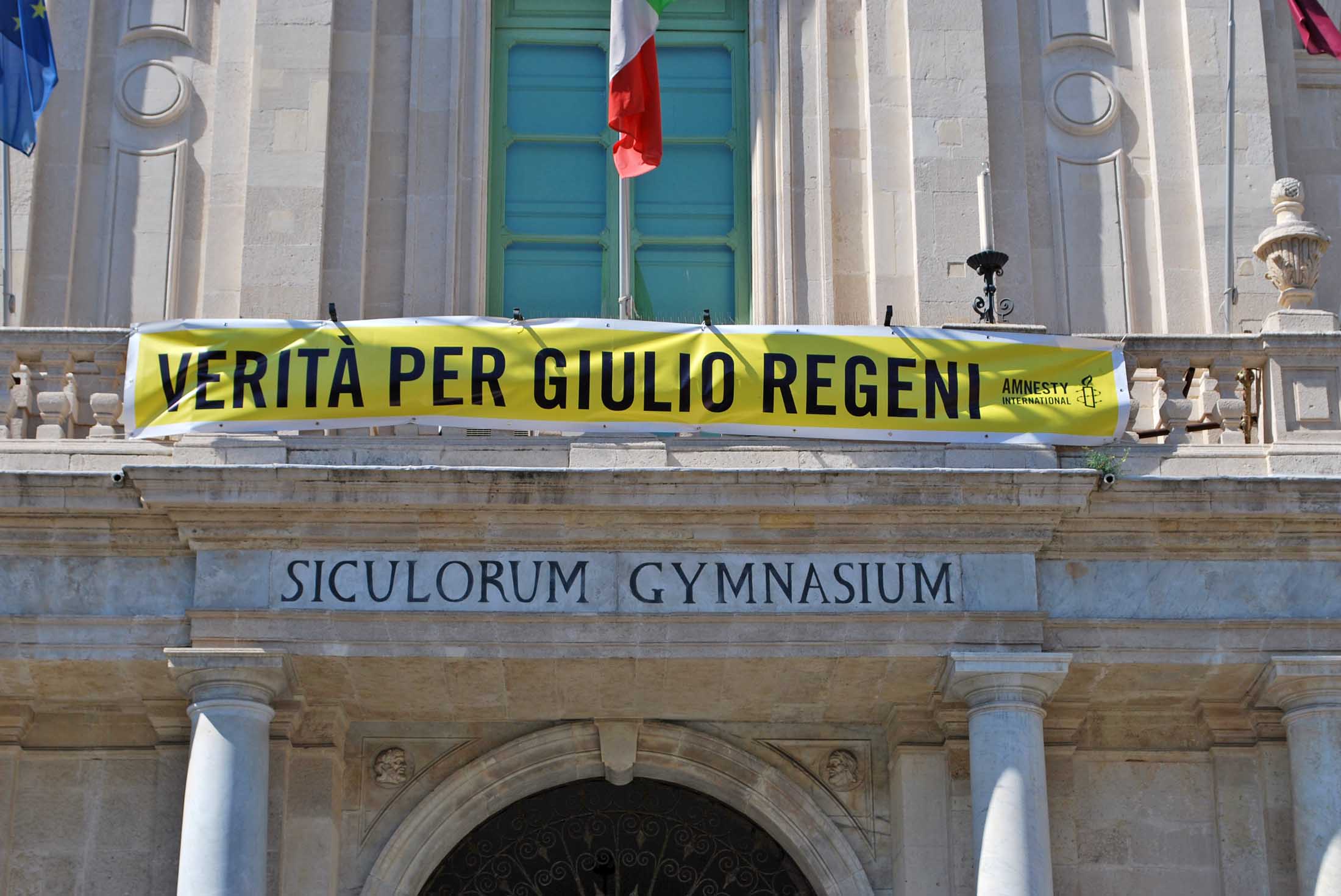 UNICT – “Verità per Giulio Regeni”: esposto lo striscione nel Palazzo Centrale