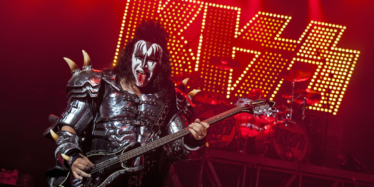 kiss perform