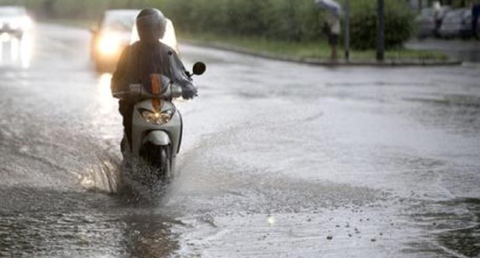 maltempo nubifragio a milano evacuata scuola