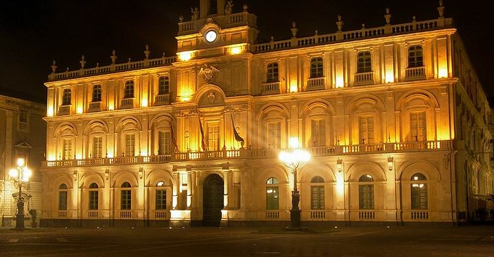 piazza università notte