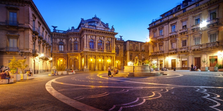 catania piazza teatro massimo bellini