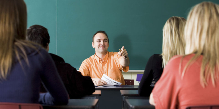 la scuola è troppo vecchia troppi professori sopra i 45 anni