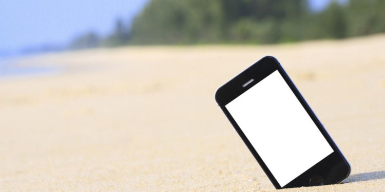 smartphone al mare morandoinformatica